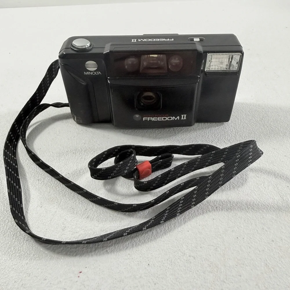 Minolta Freedom II 35mm Film Camera Point‎ Shoot AF Flash READ DESCRIPTION WORKS